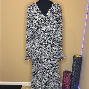 Elegant Black and White Long Sleeve Dress
